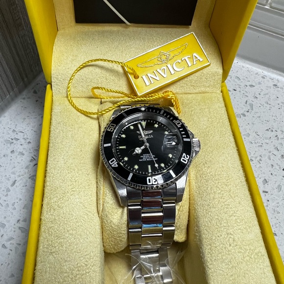 ***Invicta Diver w/ original box and warranty - Picture 2 of 7